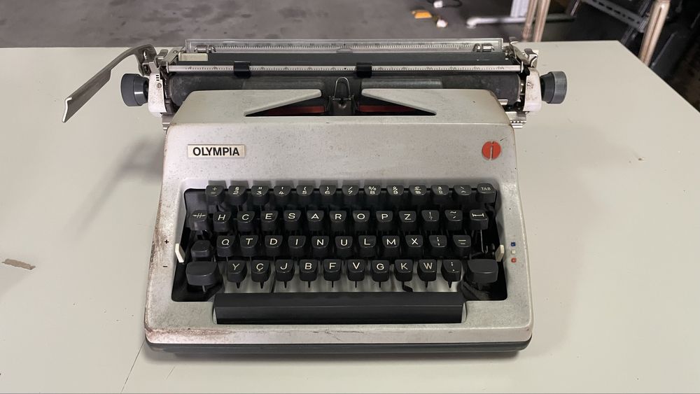 Máquina de escrever antiga