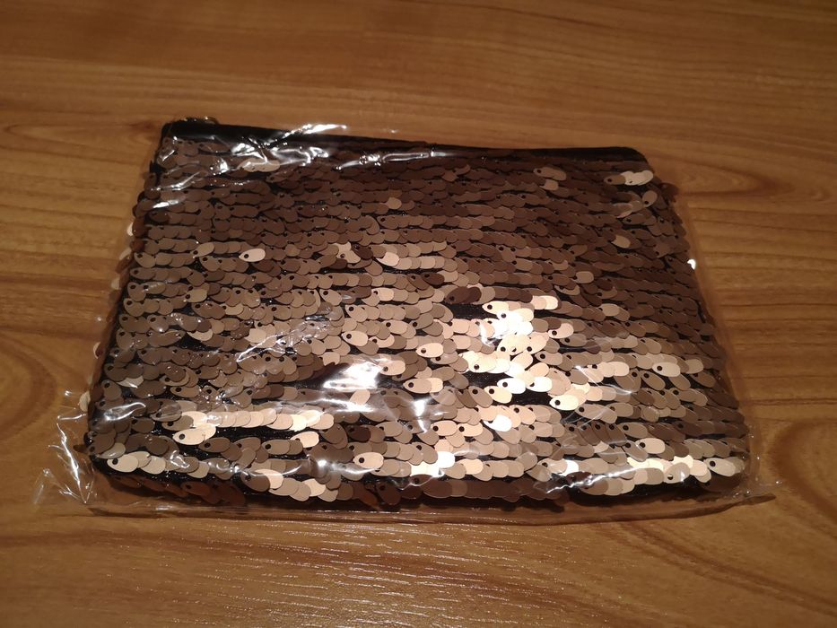 Clutch/Bolsa com lantejoulas douradas, nova, "Oriflame"