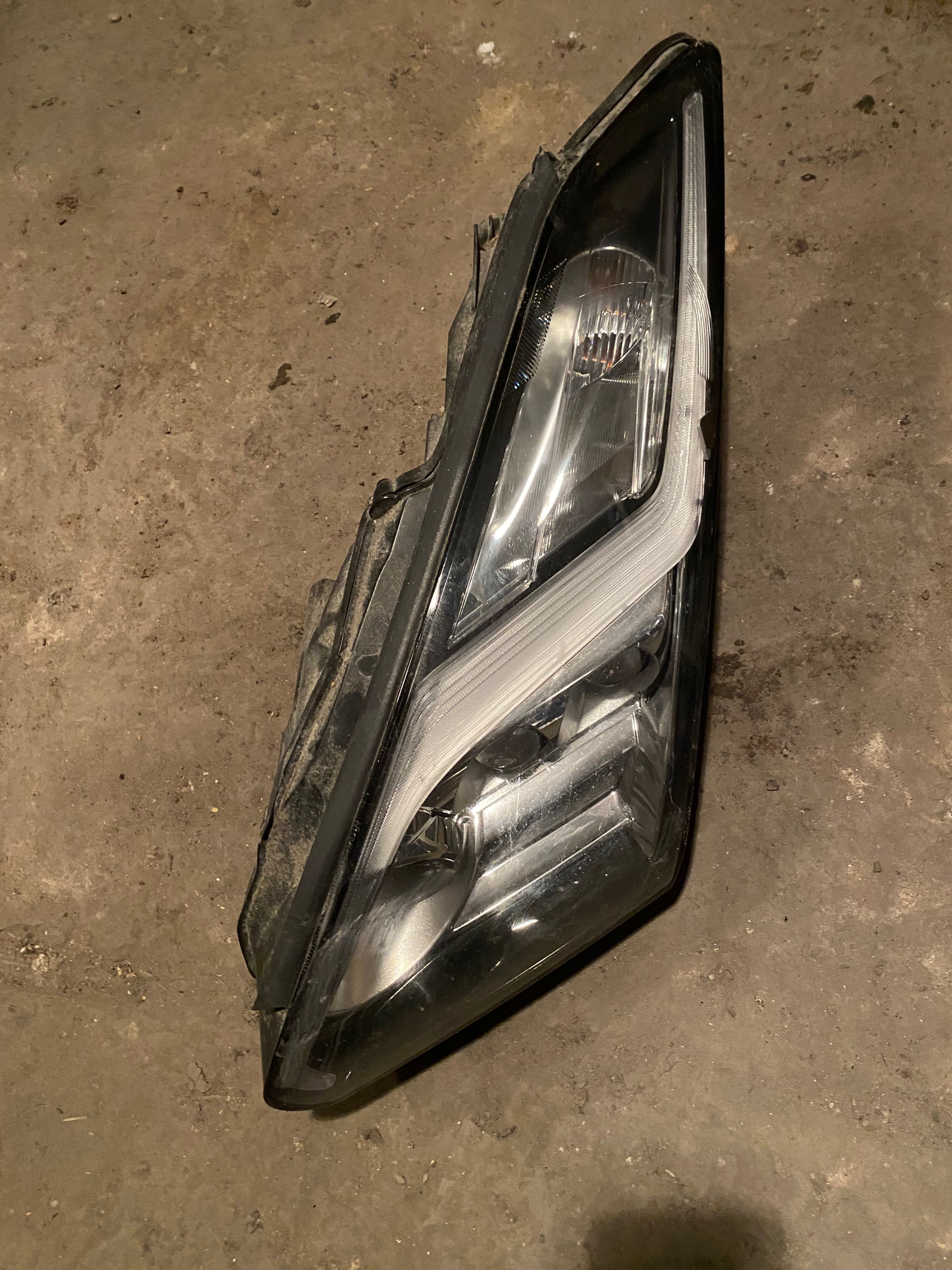 Reflektor Lampa lewa przód Nissan GTR FULL LED 2014- uszkodzona