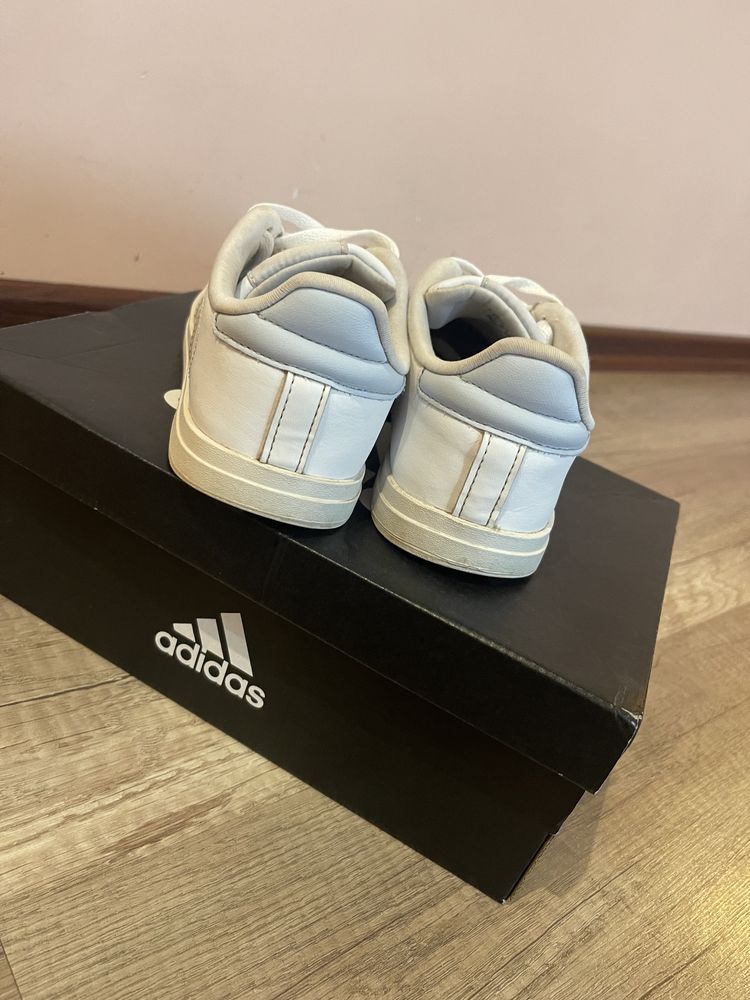 Кеды белые Adidas