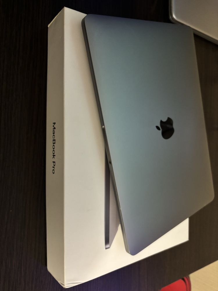 Macbook pro 13 touch bar 2018 8/250