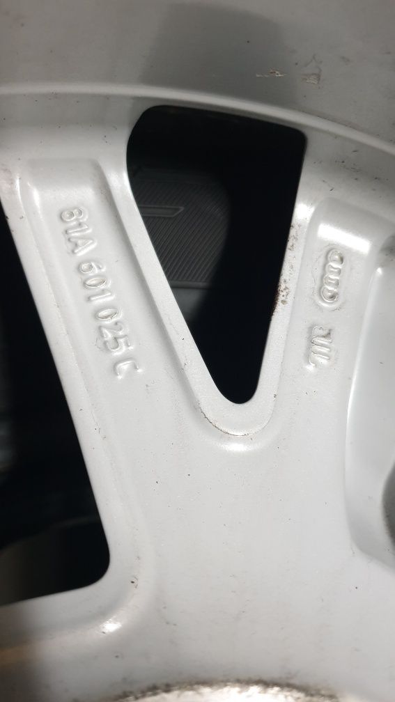 Felgi Aluminiowe 5x112 7Jx17 ET45 Audi A4 A3 A6 Q2 Q3 VW