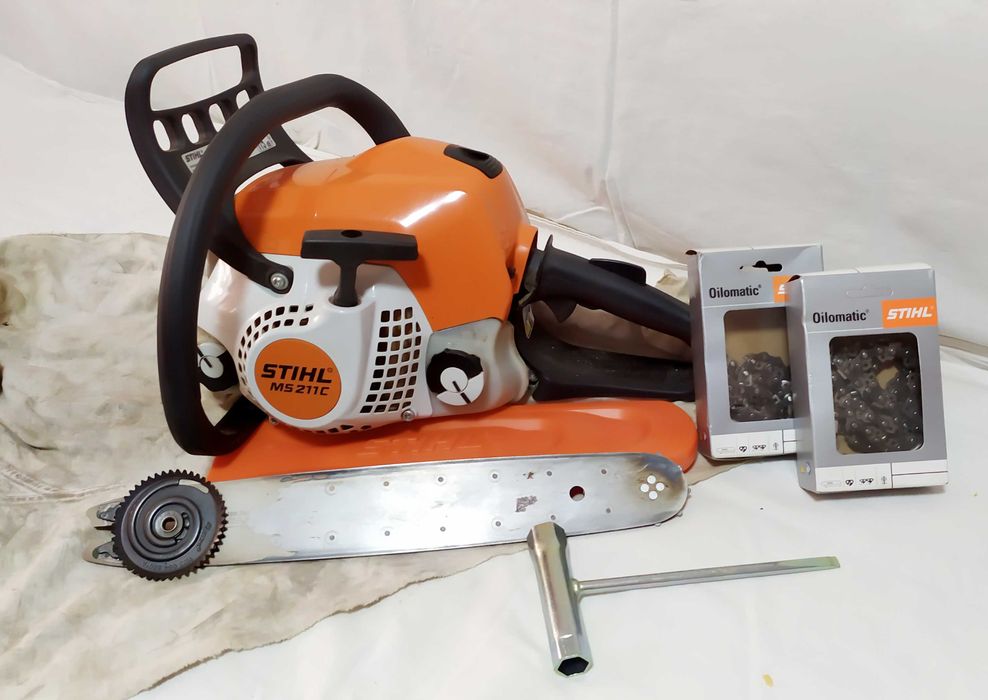 Продам бензопилу з двигуном STIHL 2-МІХ, потужністю 1,7 кВт (2,3 к.с.)