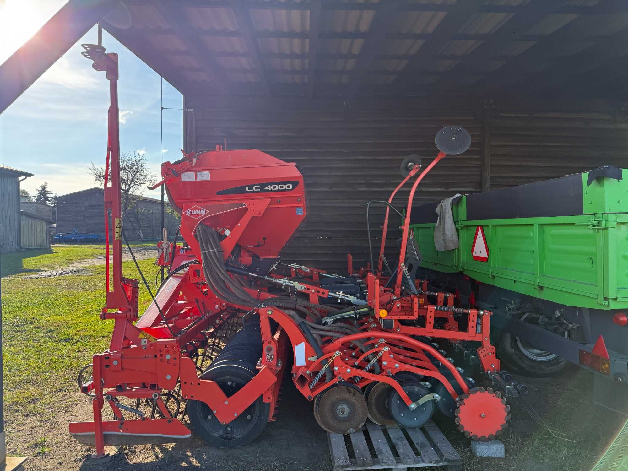 Zestaw uprawowo siewny: KUHN CD400 3R oraz KUHN VENTA LC 4000