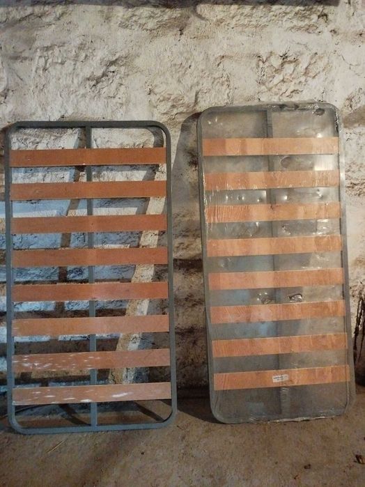 2 Estratos de cama solteiro e mesa  de 6 lugares