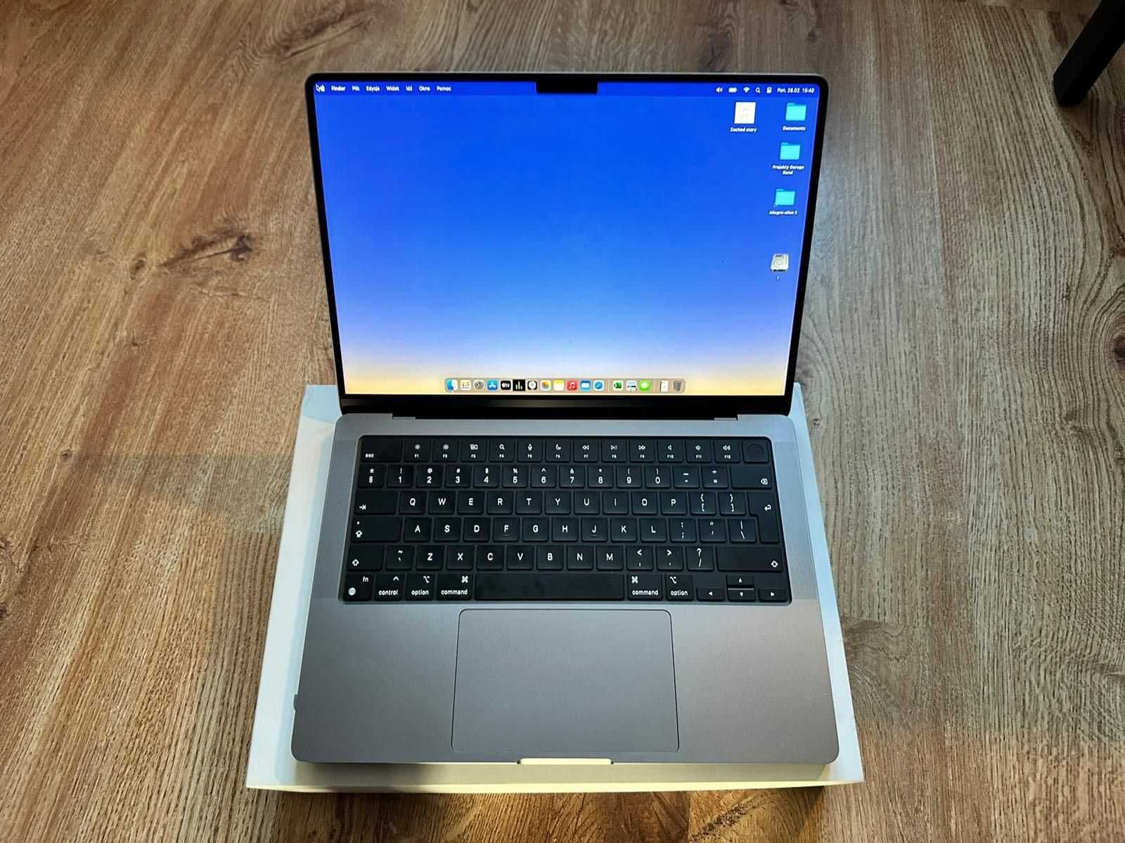 Laptop MacBook Pro 14 14,2 " Apple M3 8GB /512 GB grafit używany 3 tyg
