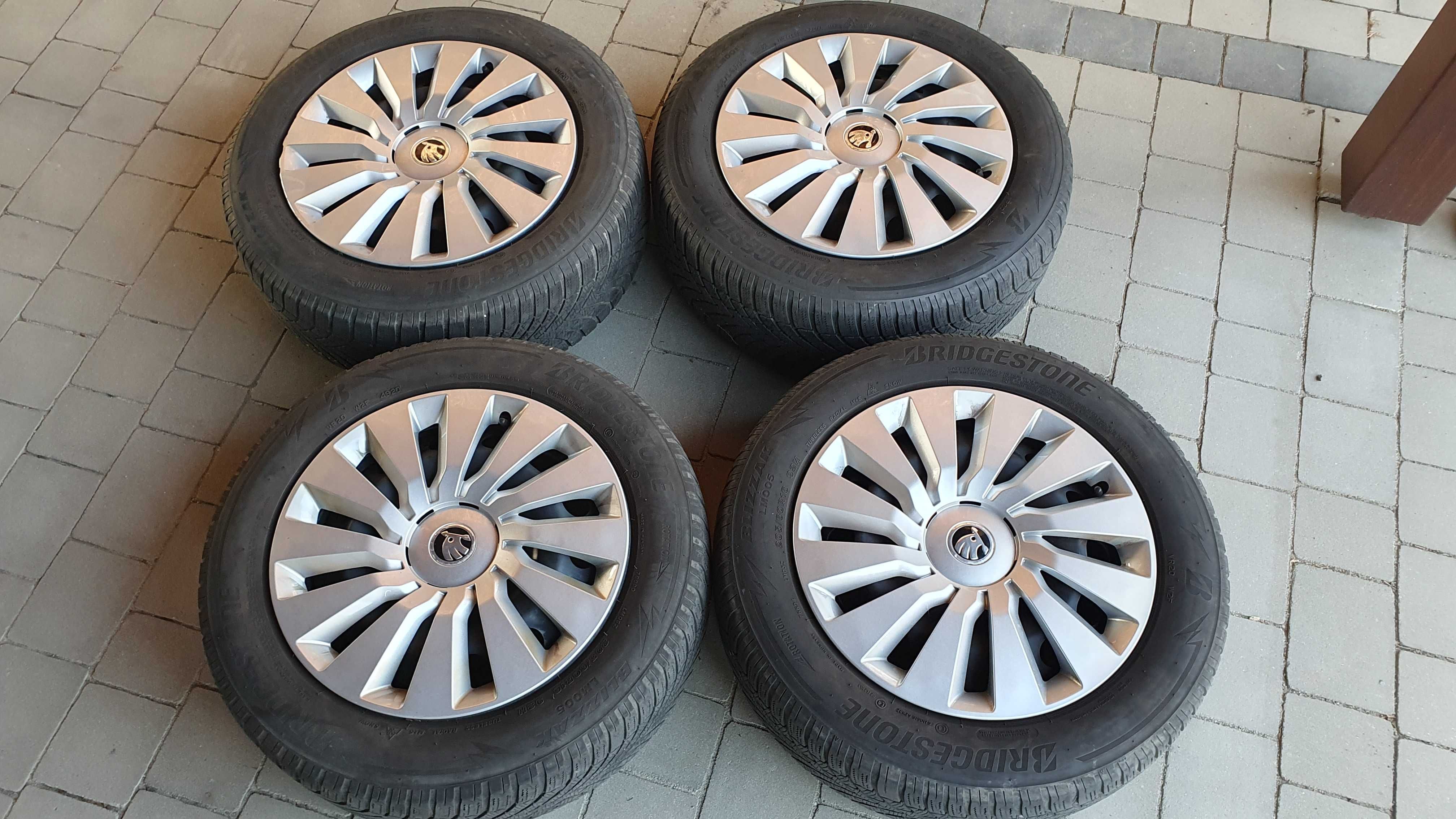 Felgi stalowe Skoda + opony zimowe Bridgestone 205/60/r16