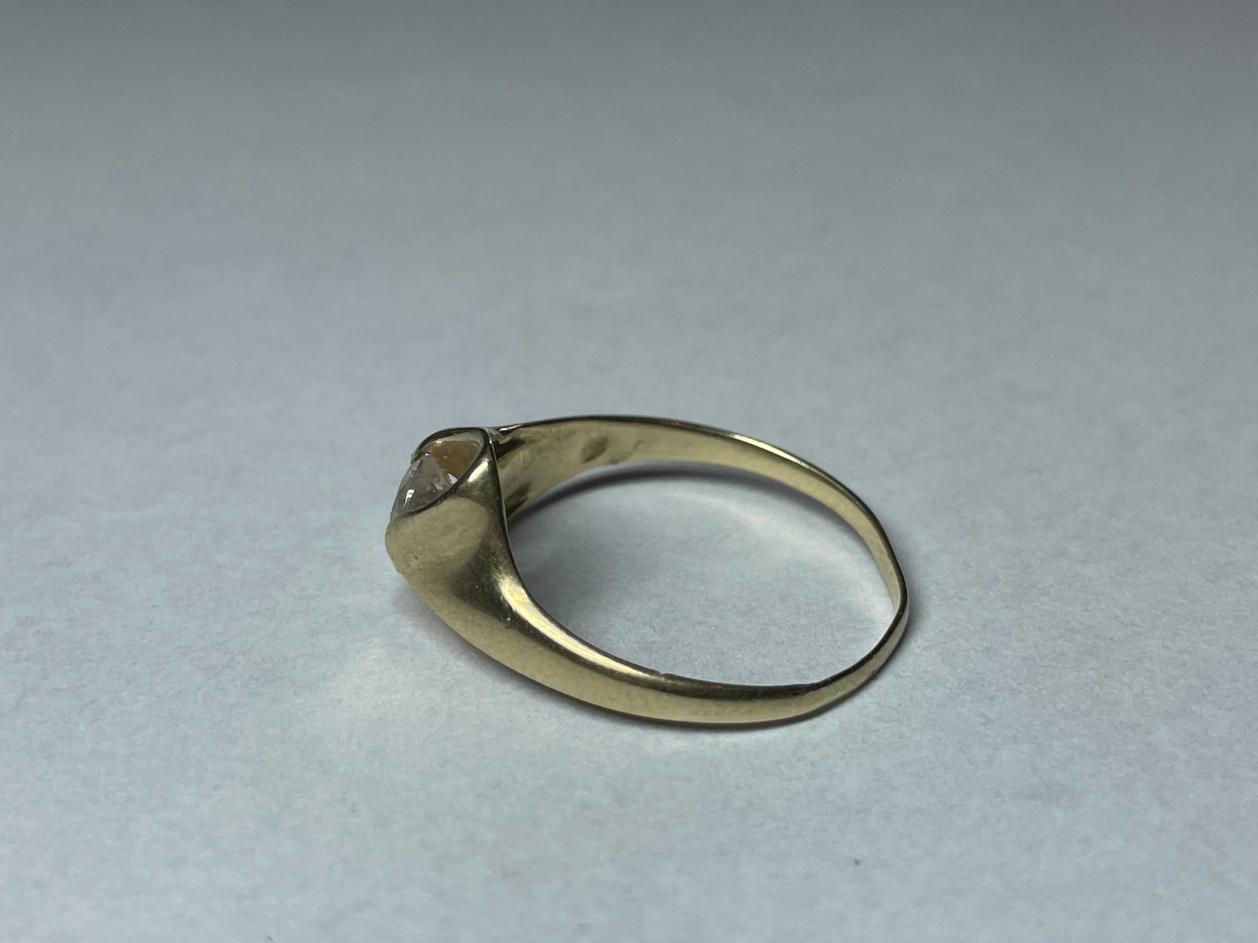 Złoty pierścionek 14kt (585) 2,47 gram rozmiar 20