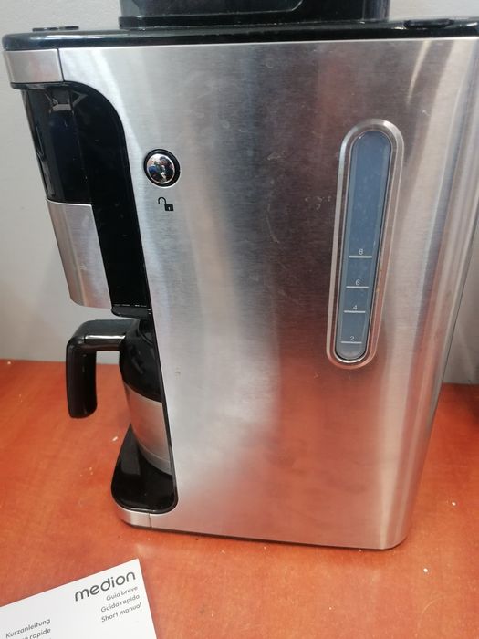 Ekspres do kawy przelewowy z młynkiem.