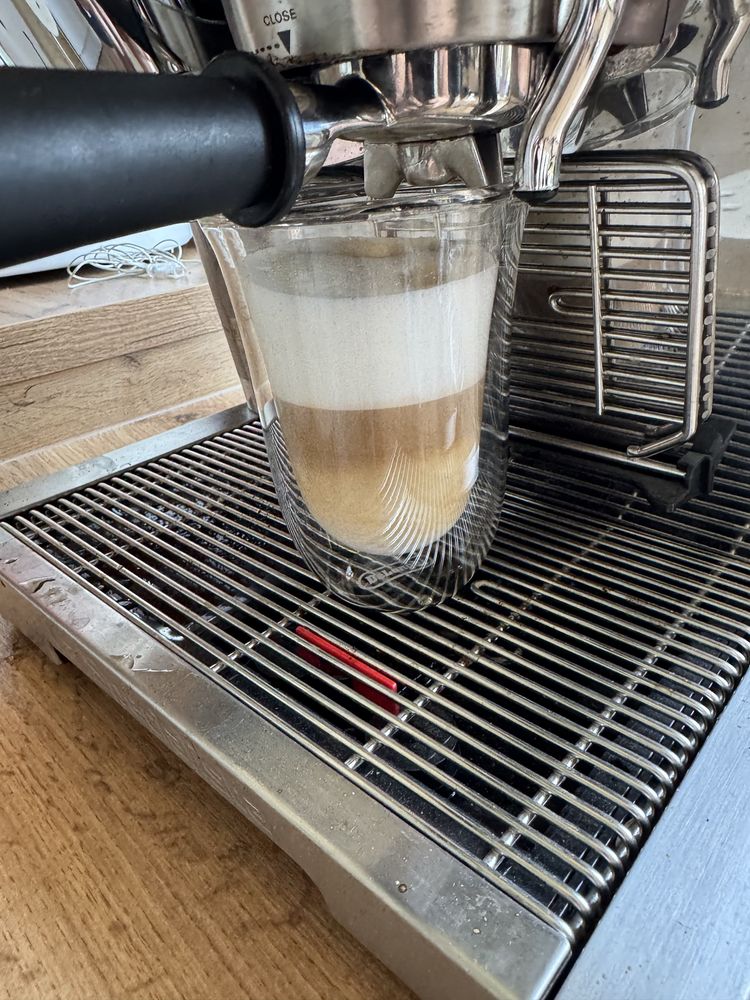 Ekspres do kawy Delonghi La Specjalista EC9335.M
