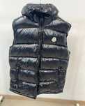 Продам жилетку MONCLER