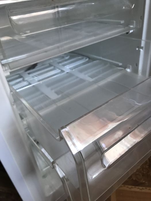 Морозильная камера CANDY CFU195/1E