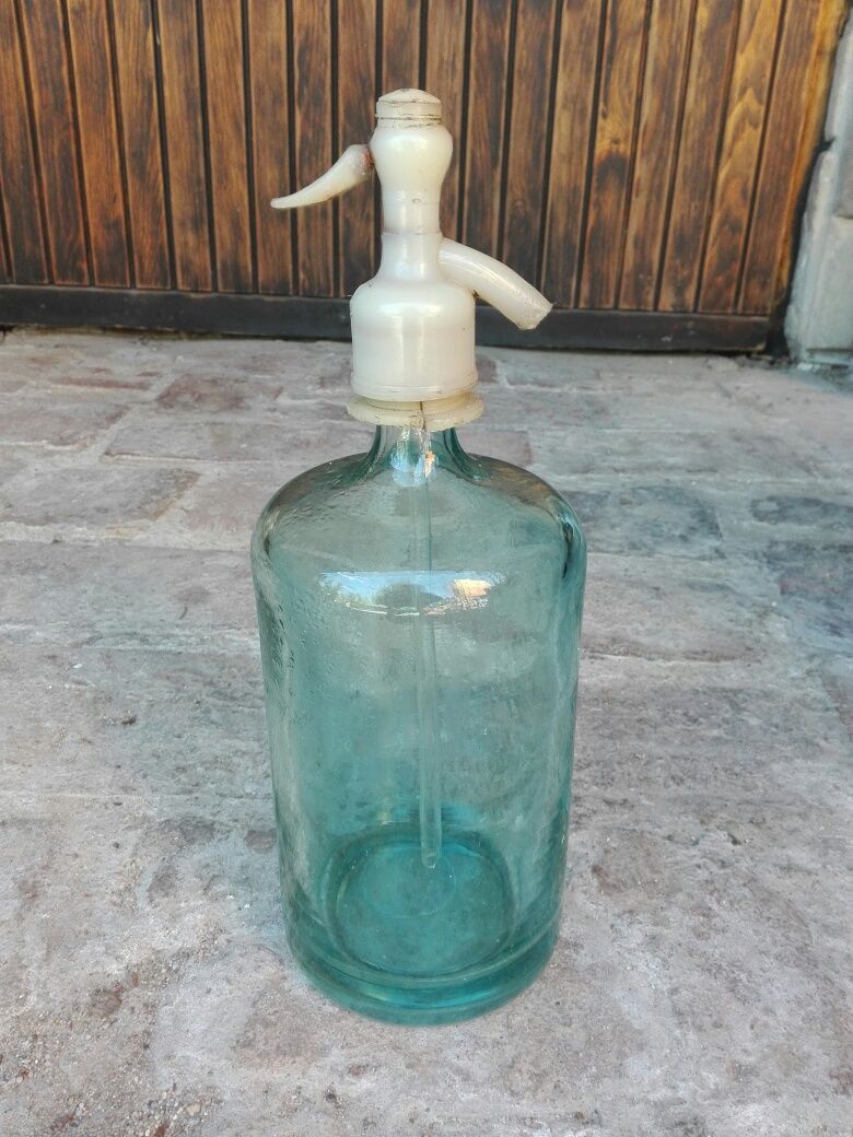 Syfon, szklana butla na wodę sodową, nostalgia PRLu