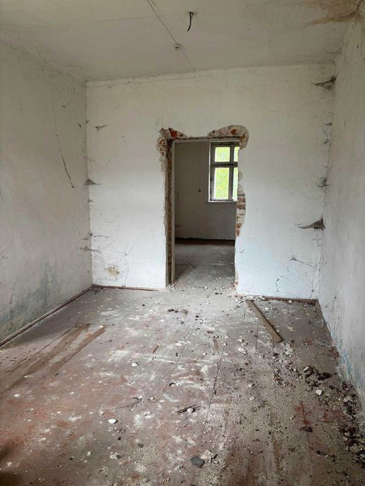 ПРОДАЖ! Адмін. будинок, гараж,​ с-ще Немирів, вул. Західні Вали 12а