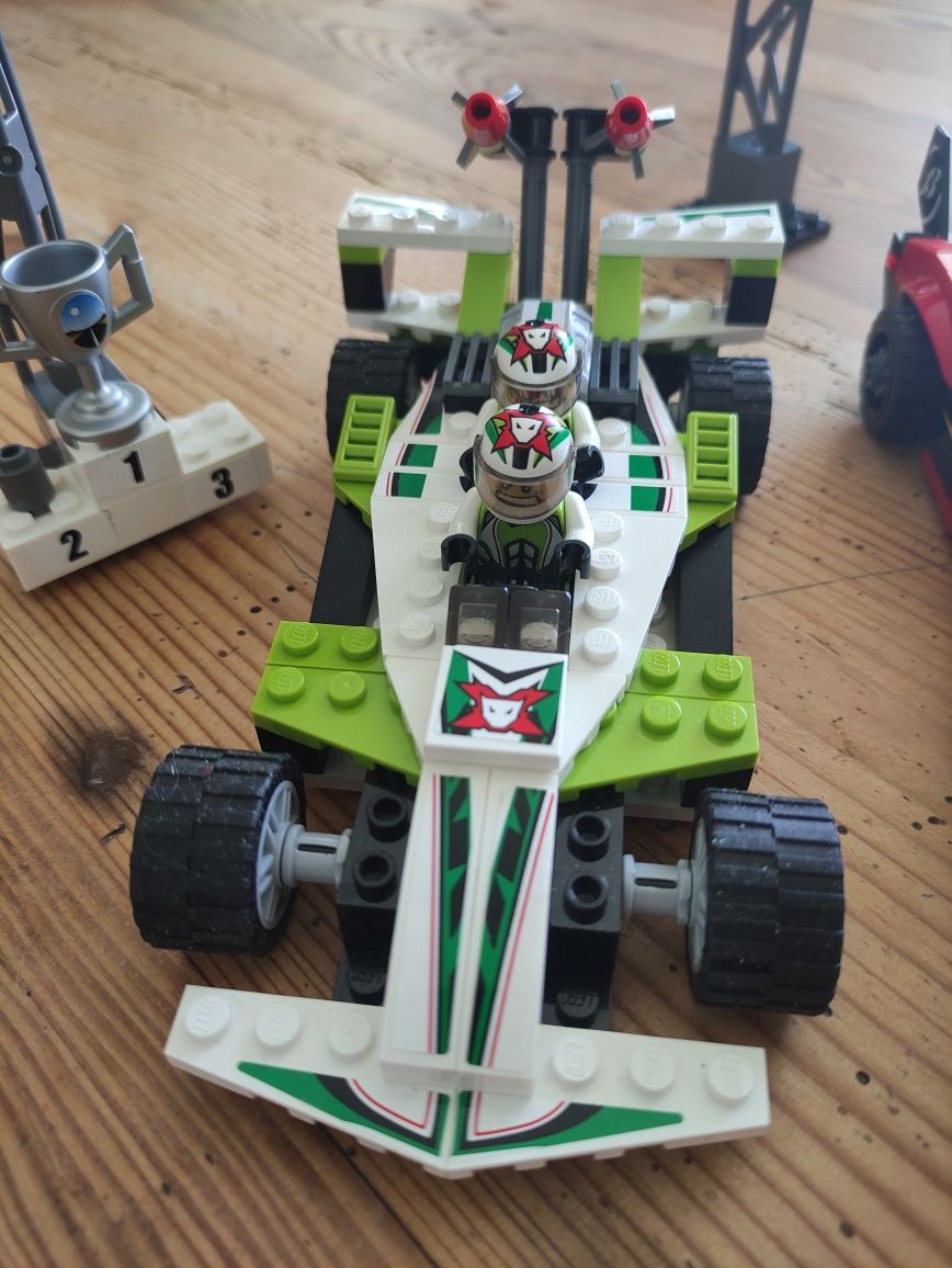 8898 LEGO world racers 2 samochody 4 ludziki