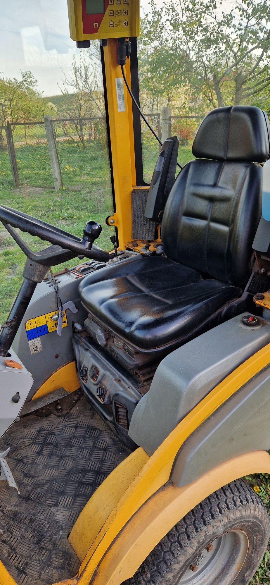 Nośnik narzedzi traktorek komunalny kosiarka STIGA TITAN 32H 4x4 zamia