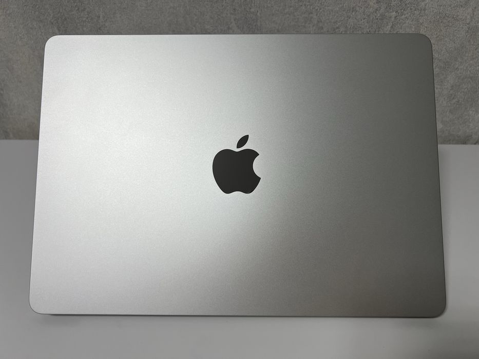 MacBook Air M4 16/256. Silver. Состояние нового. 21 цикл.