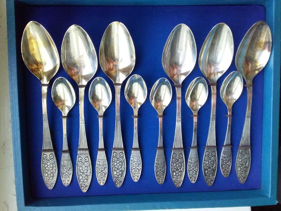 Посеребренный столовый набор из мельхиора
