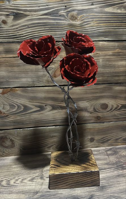 Wieczna róża z metalu