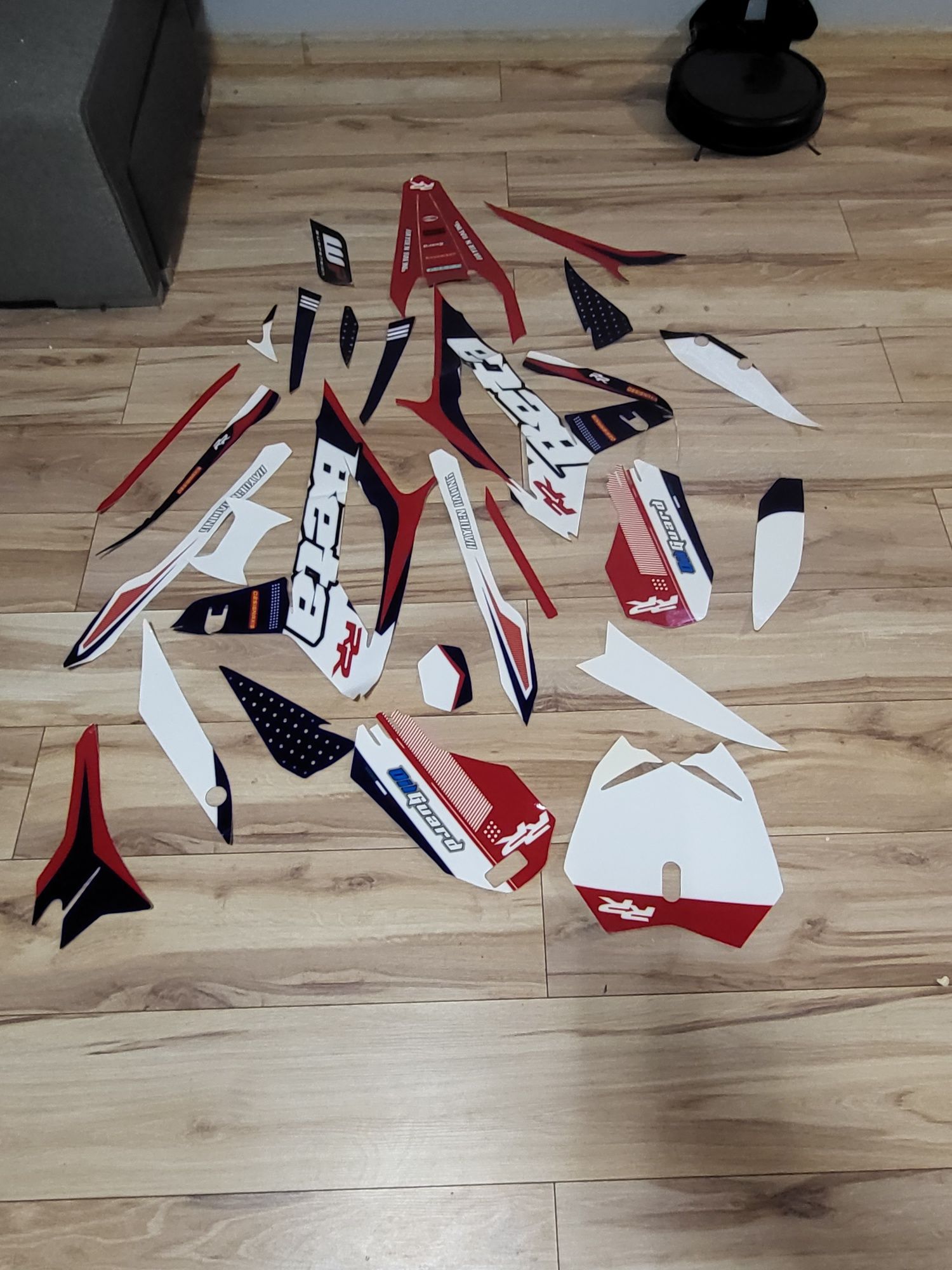 Okleina nalepki na plastiki do bety 125 200 RR 250 i 300 rok 2020/2023