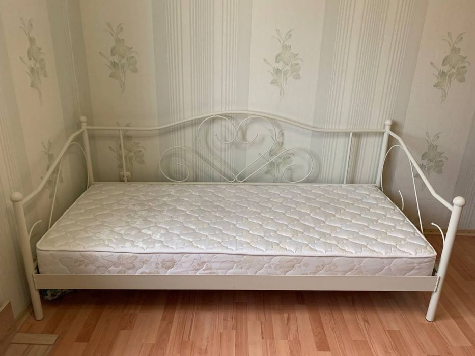 Ліжко з матрацом 200х90 + столик