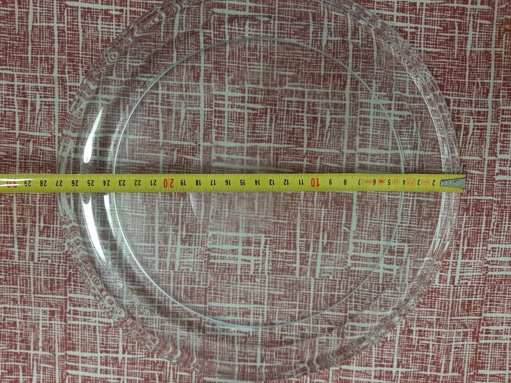 2 Pratos Microondas em excelente estado. Tem 27cm e 24cm. Unidade.