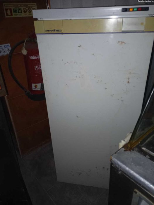 Congelador Ariston antigo arca vertical