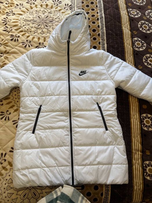 Пуховик Nike. Жіночій USA пальто