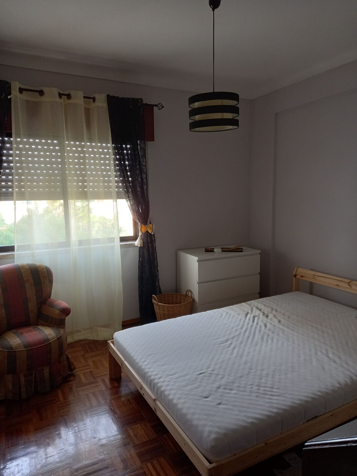 Alugo quarto em Sassoeiros