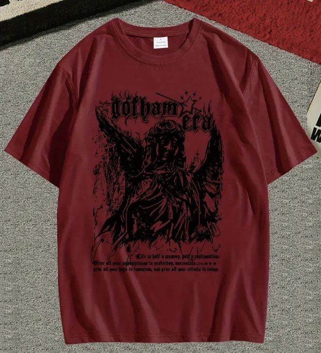 Червона футболка