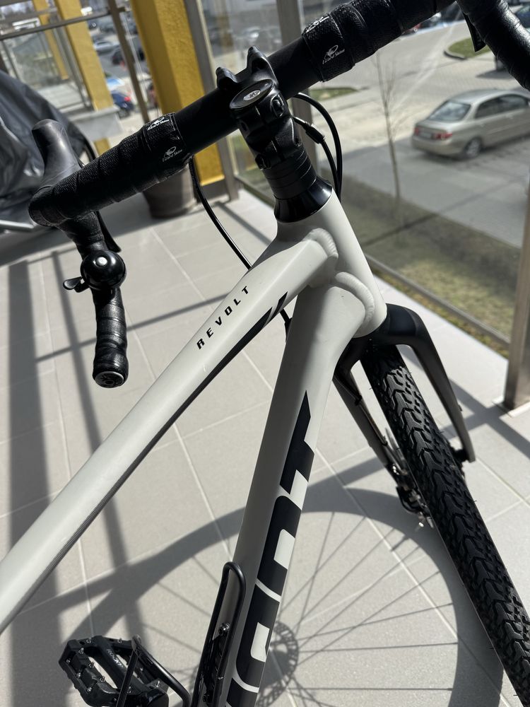 Rower Gravel Giant Revolt 2 roz. S (2021)