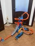 Трек hot wheels , треки та трансплртер перевізник хот вілс.Хмарочос