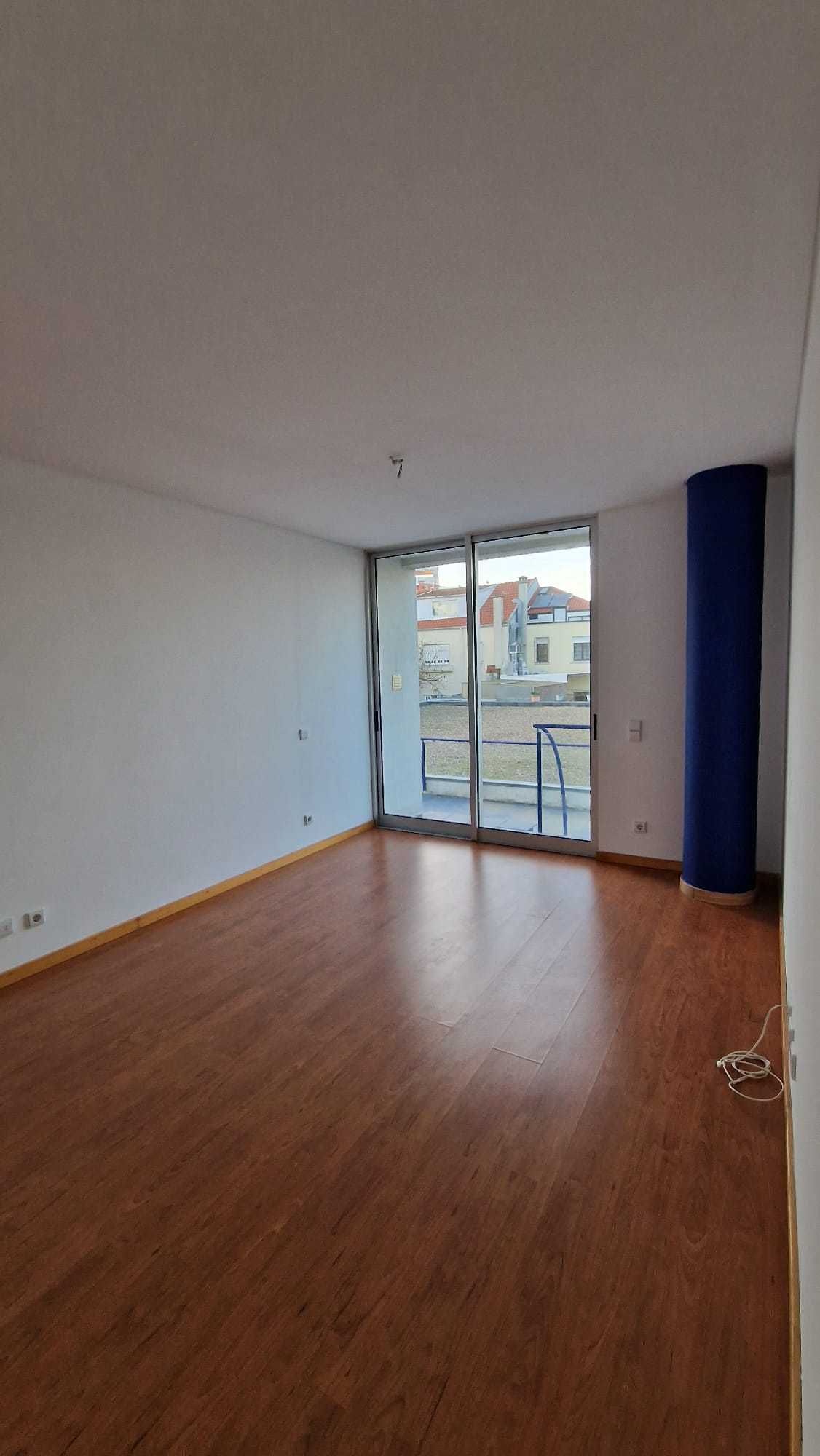 T1 c/terraço para investimento - 4% rentabilidade - Porto
