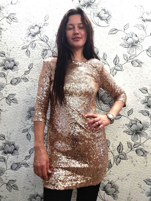 Святкова сукня з пайєтками