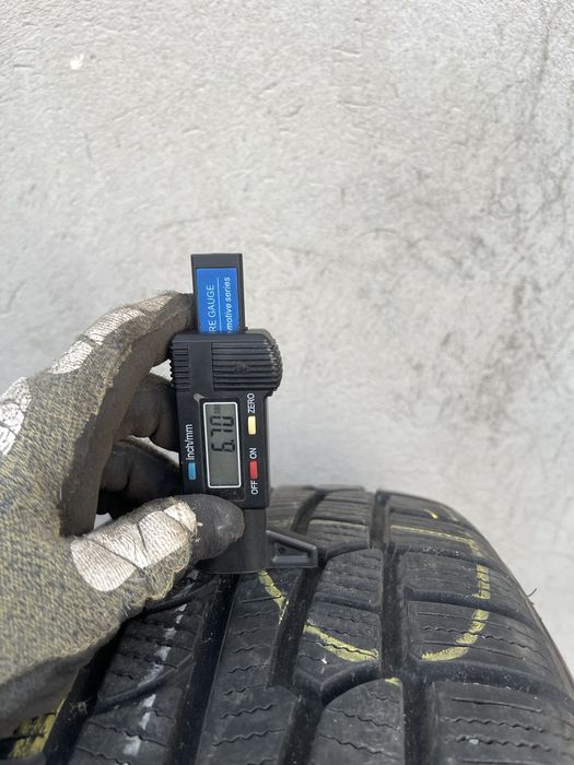 Резина б/у Зима Nokian 215/65R17