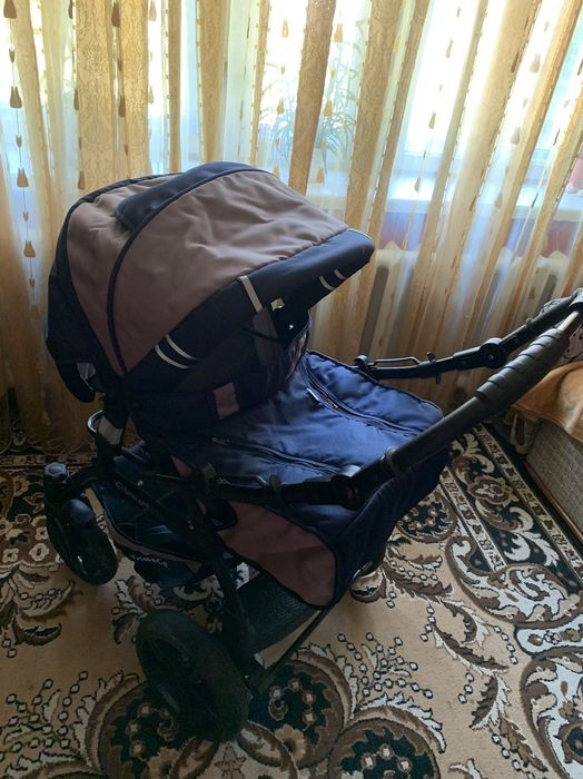 Дитяча коляска..