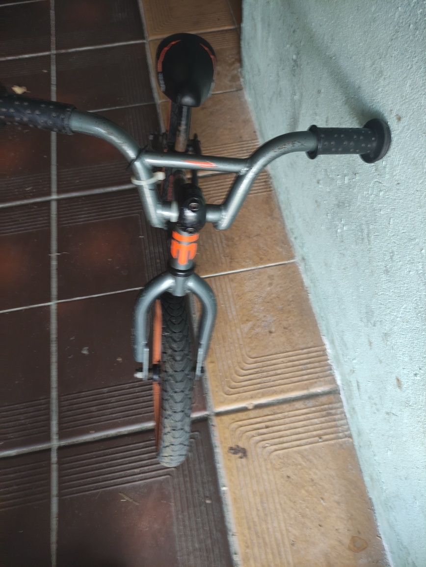 Rowerek biegowy Mongoose, gratis kask