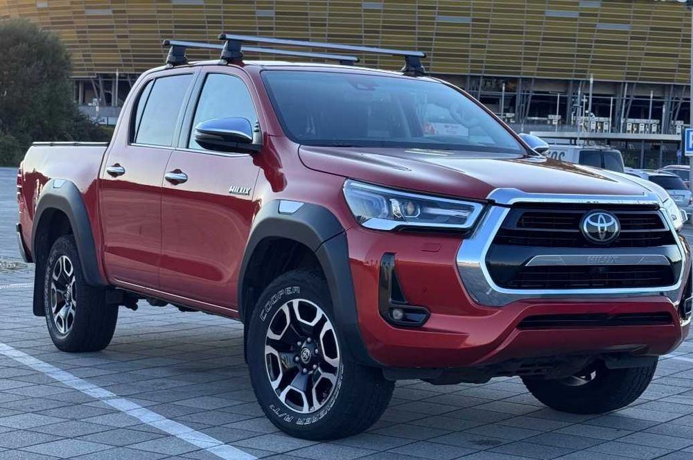 Разборка Toyota Hilux бампер комплектний