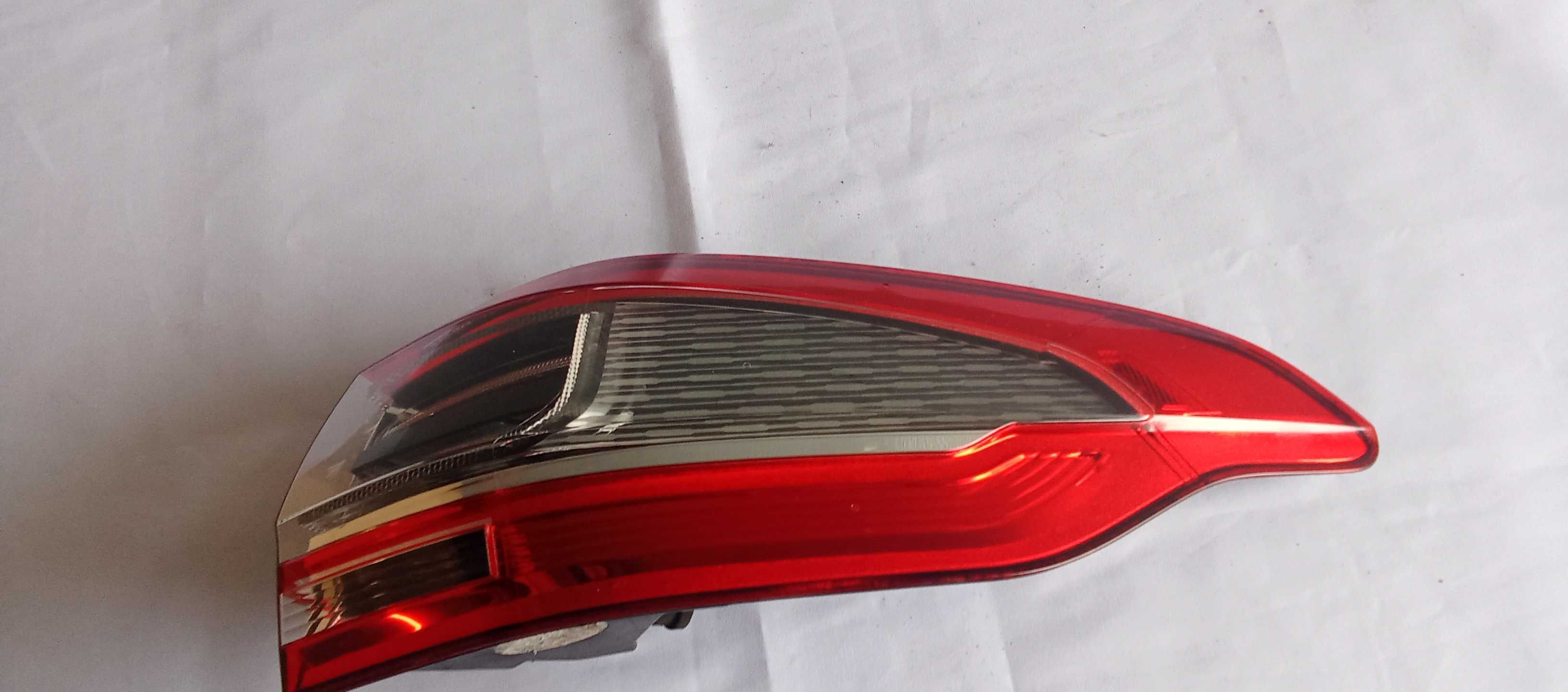 Lampa Tył Tylnia Prawa Ford S-Max Lift 10-15 Lampa tylnia w błotnik