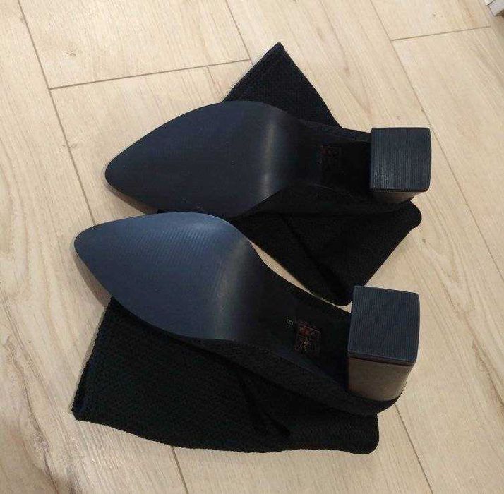 Czarne kozaki z materiałową cholewką rozmiar 38