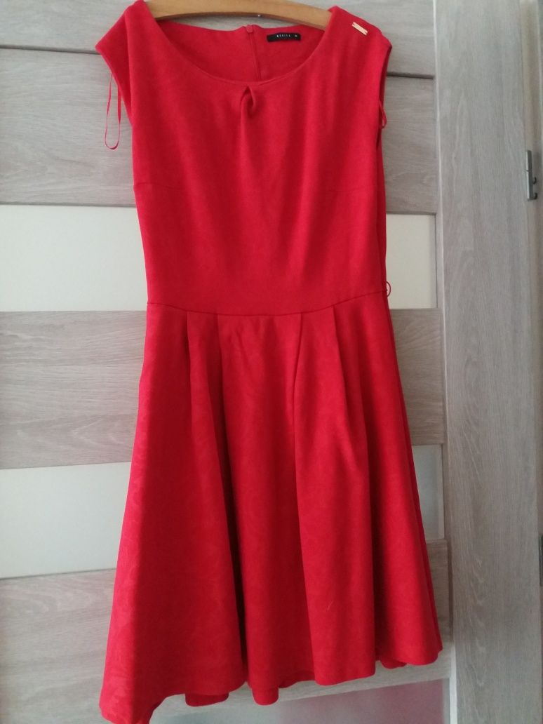 Czerwona sukienka Mohito XS
