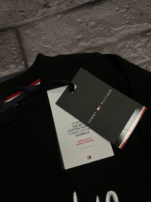 ЛІКВІДАЦІЯ СКЛАДУ-40%! Женский свитшот Tommy Hilfiger черная кофта топ