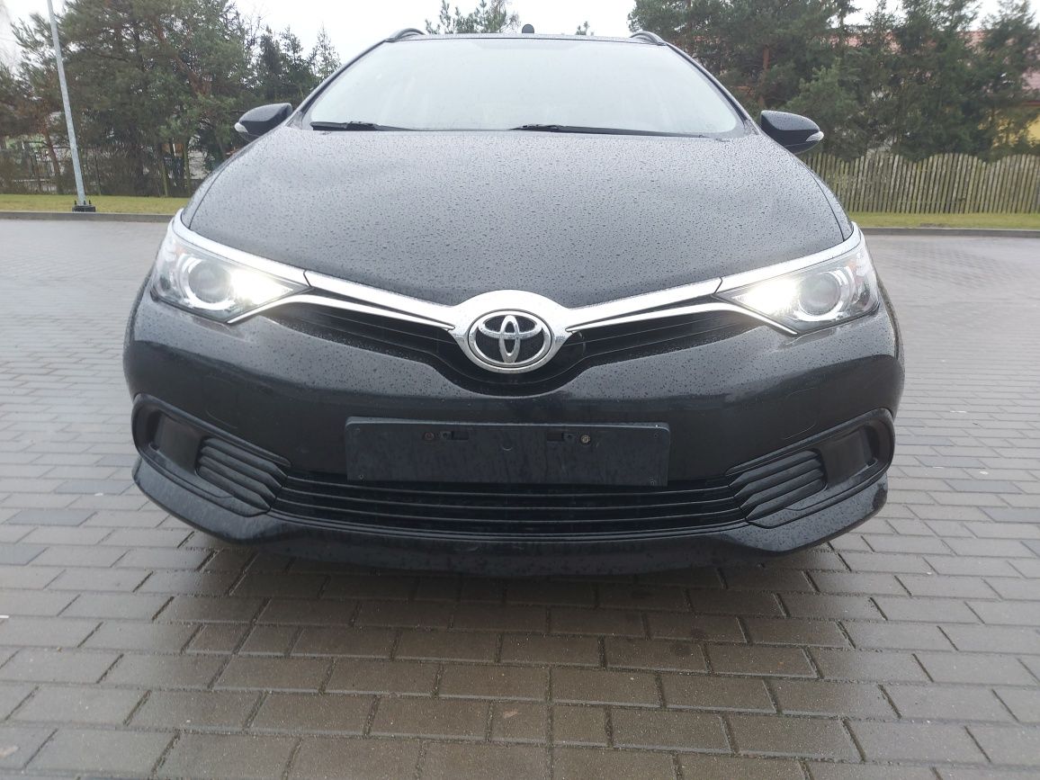 Toyota Auris 1.33 Benzyna 90 KM Manual Serwis