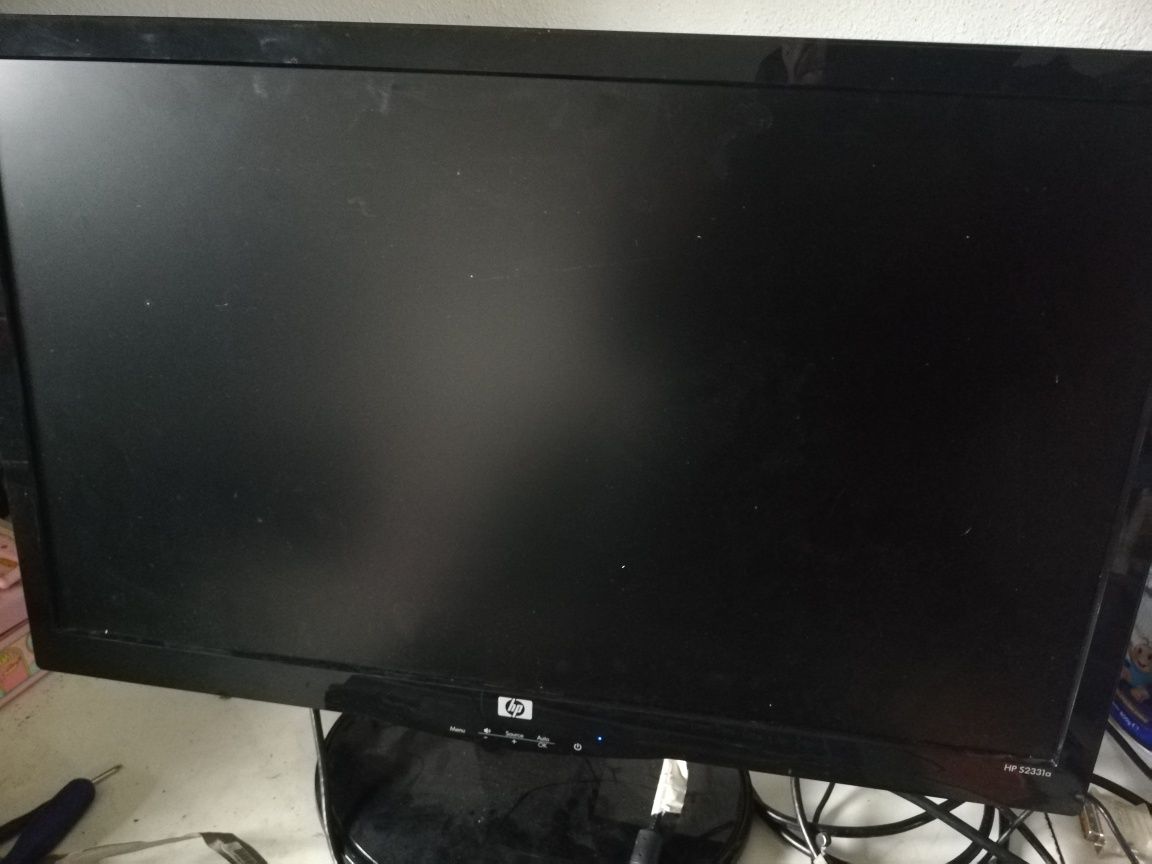 Monitor Hp + Tv Samsung com avaria