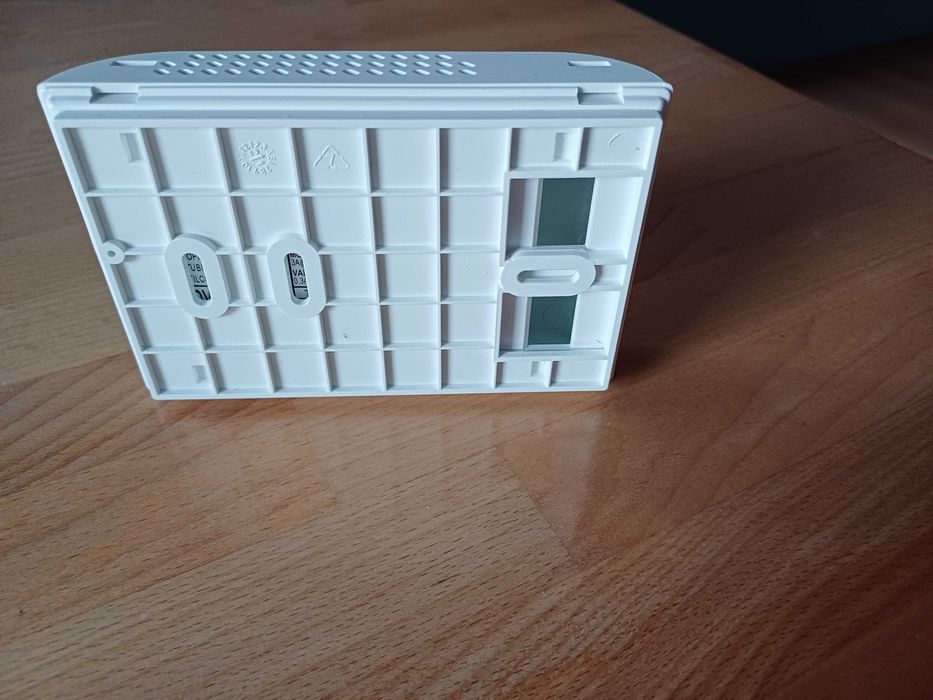 Elektroniczny termostat klimakonwektorów fan-coil 230V Seitron