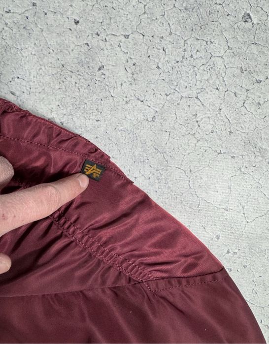 Бордовый бомбер Alpha Industries