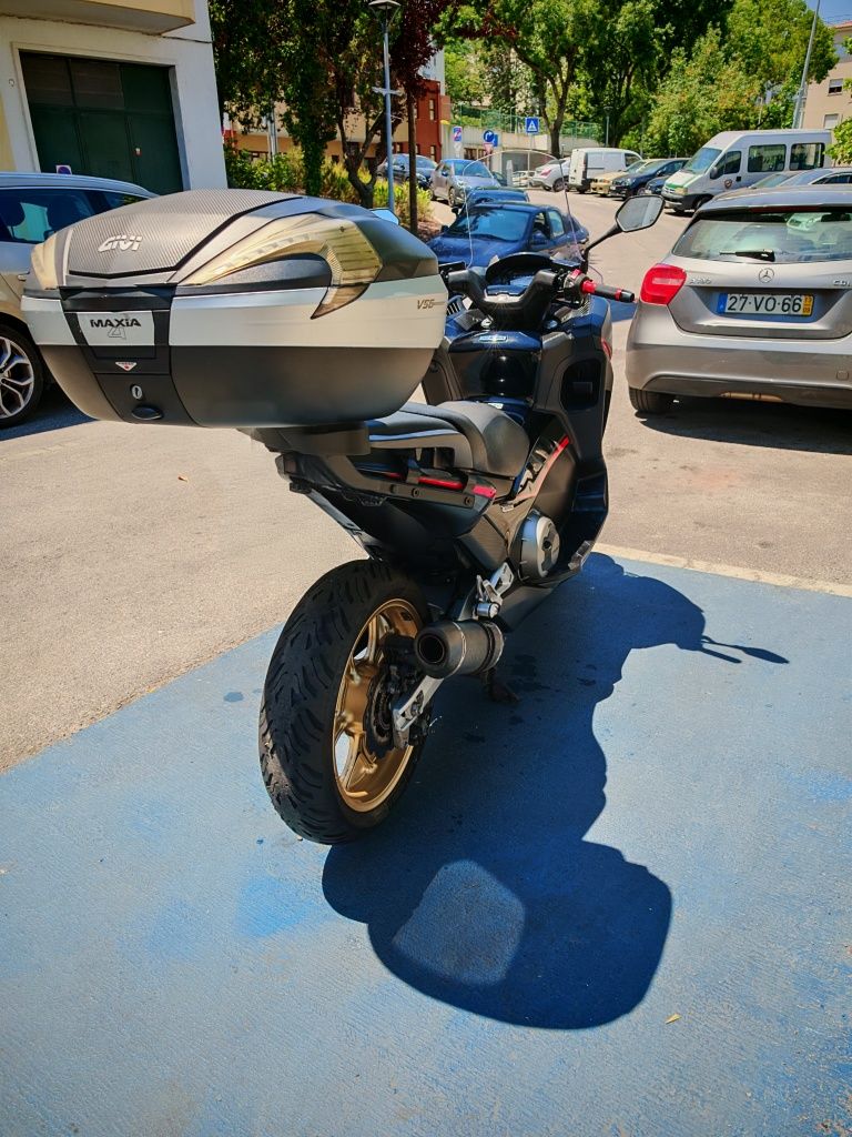 Honda integra 750S