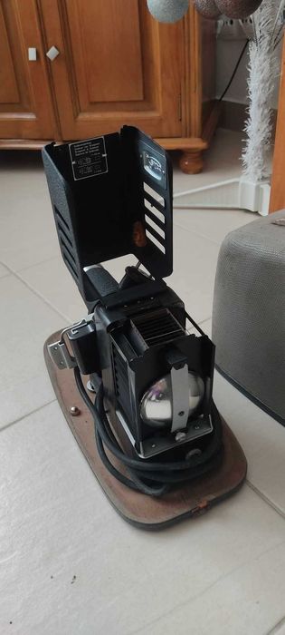 Projetor de slides vintage Leitz
