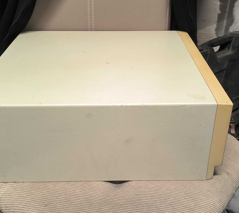 Obudowa z starego komputera