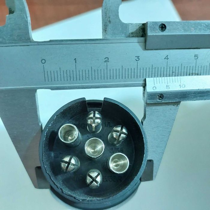 Адаптер перехідник пластиковий 7pin - 13pin універсальний , вантажівки